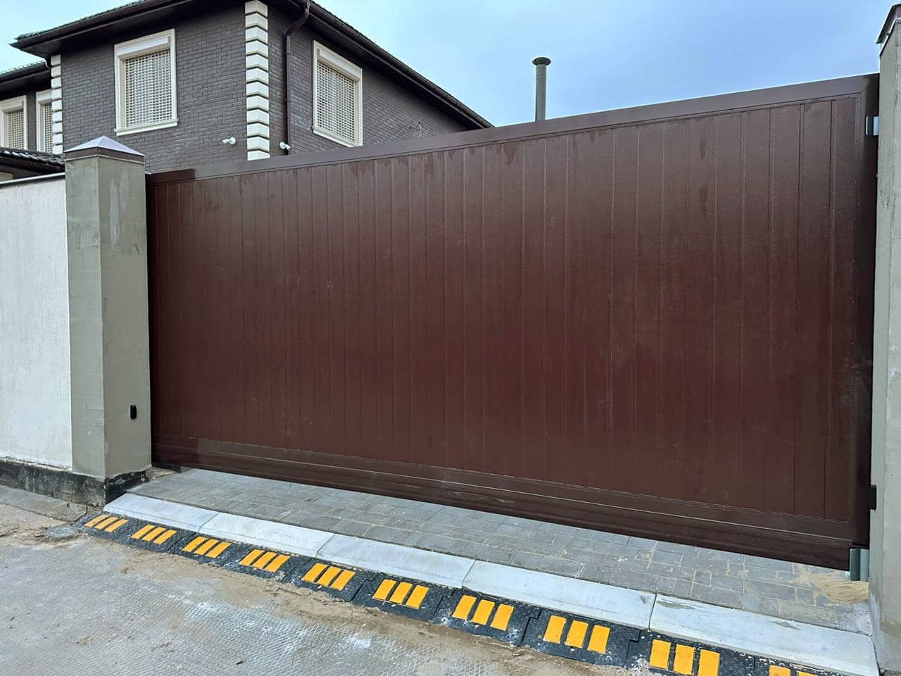 Уличные ворота DoorHan в Петропавловске-Камчатском с установкой